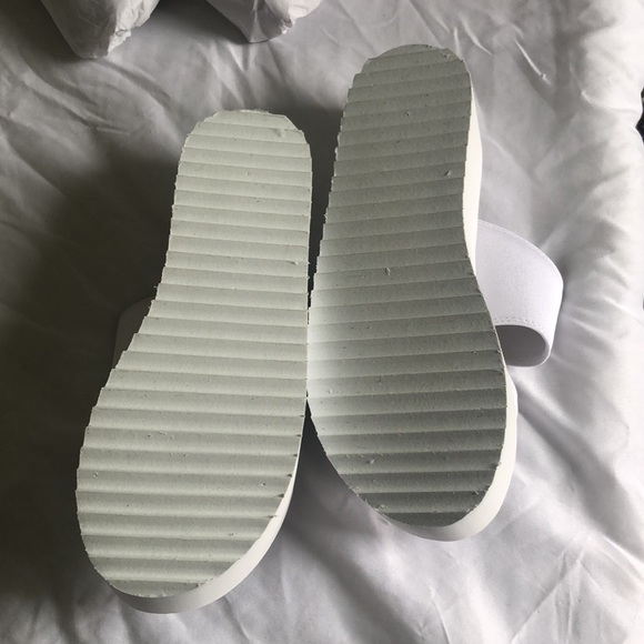 NWT WHITE PLATFORM SANDALS fits size 6 - Picture 6 of 11